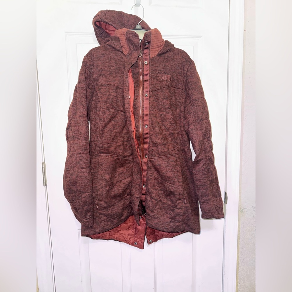 The North Face Women's Hooded Puffer Jacket - Burgundy
